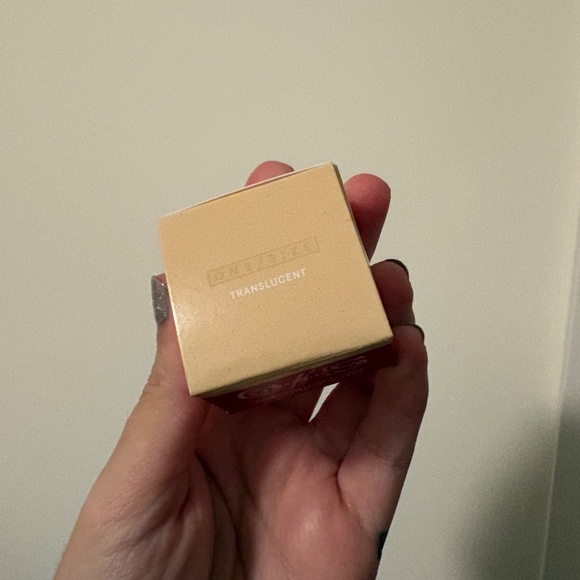 Mini One Size Translucent Loose Setting Powder - Picture 2 of 3